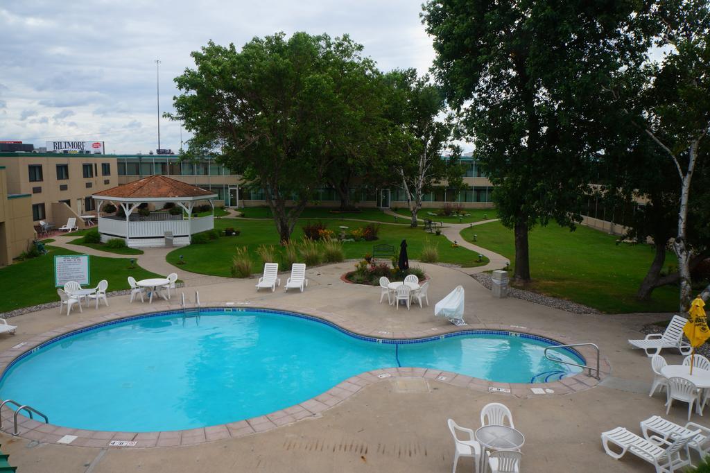 The Biltmore Hotel & Suites Main Avenue Fargo Exterior photo