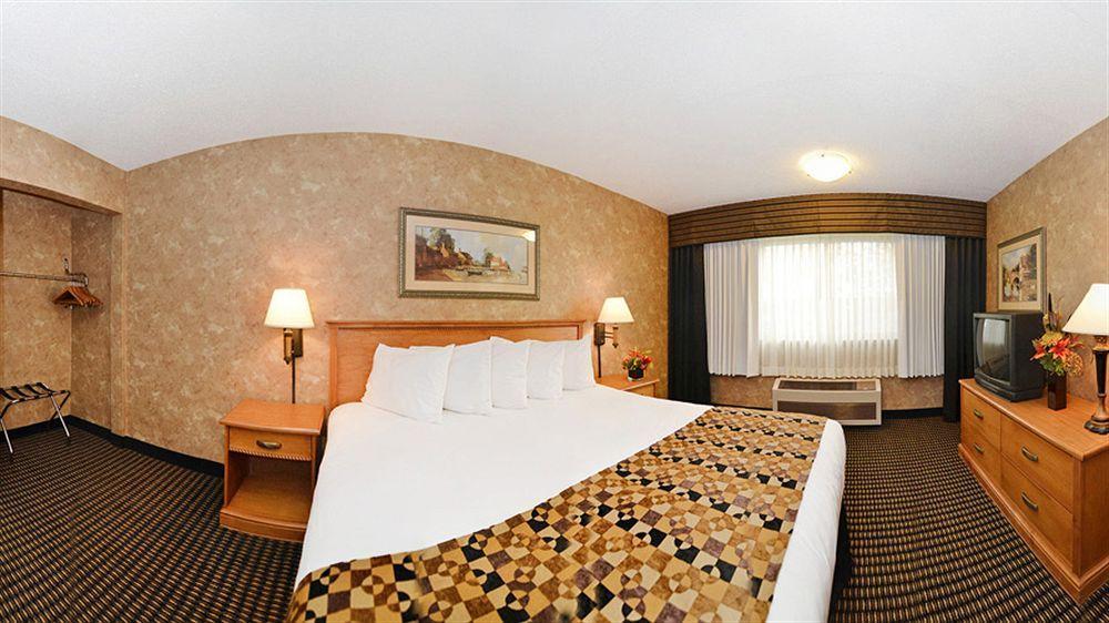 The Biltmore Hotel & Suites Main Avenue Fargo Exterior photo
