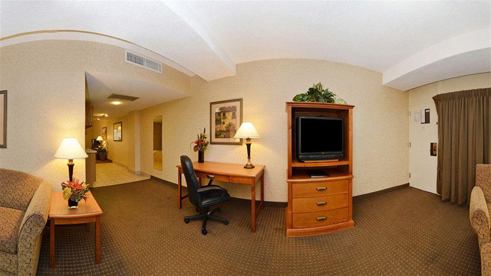 The Biltmore Hotel & Suites Main Avenue Fargo Exterior photo