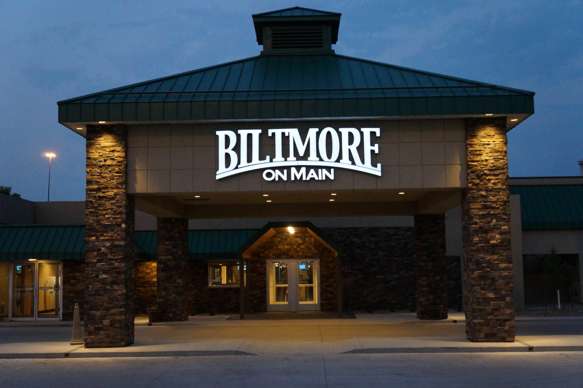 The Biltmore Hotel & Suites Main Avenue Fargo Exterior photo
