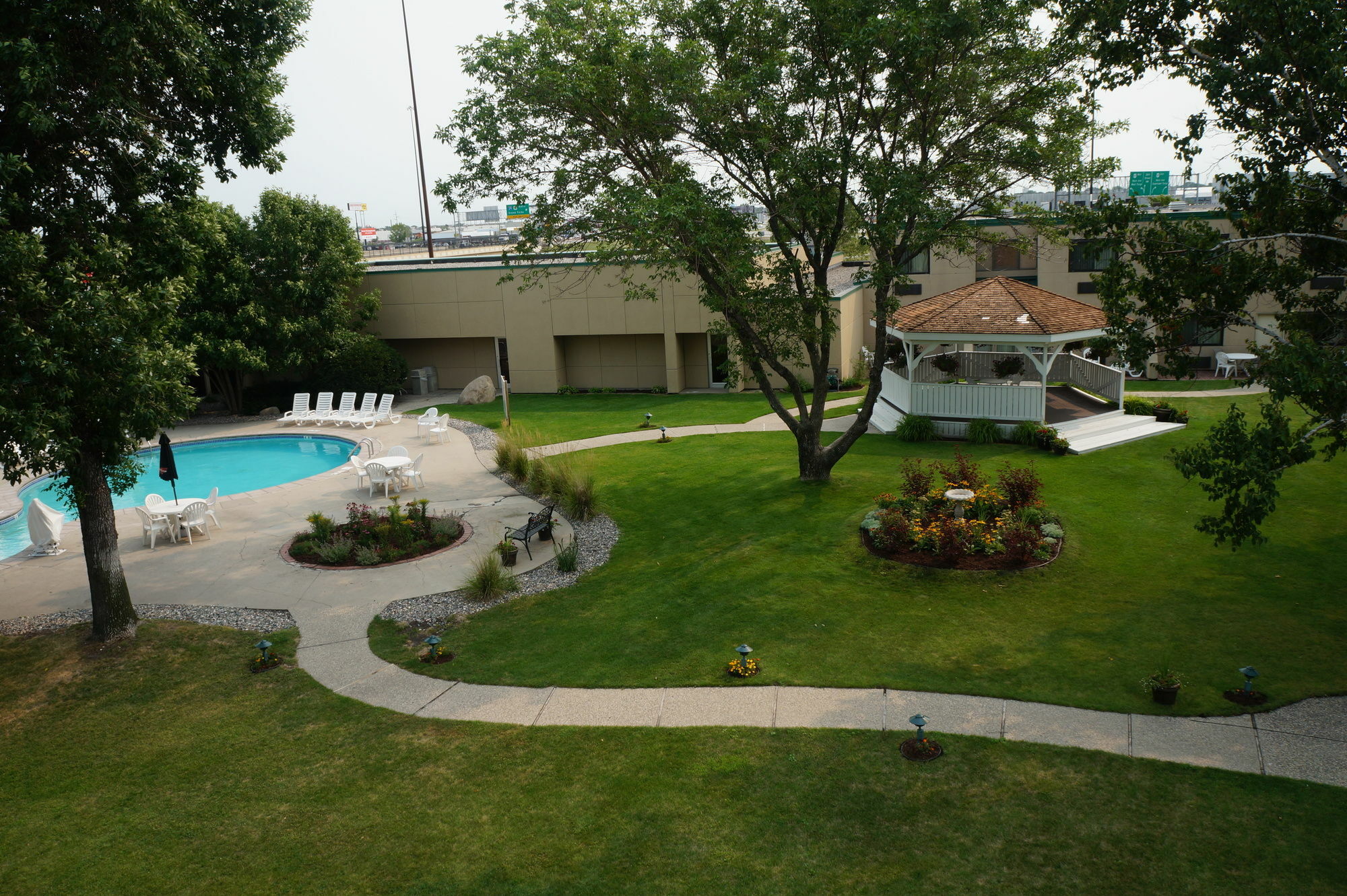 The Biltmore Hotel & Suites Main Avenue Fargo Exterior photo